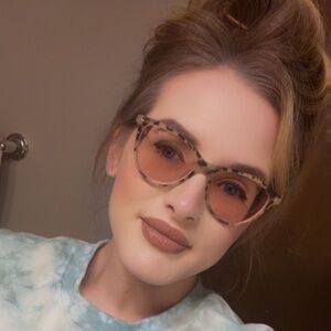 Meet your Posher, Dayva